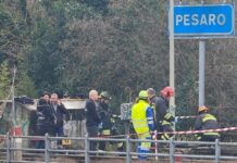 Incendio doloso sulla linea ferroviaria di Pesaro, inchiesta su possibile sabotaggio anarchico
