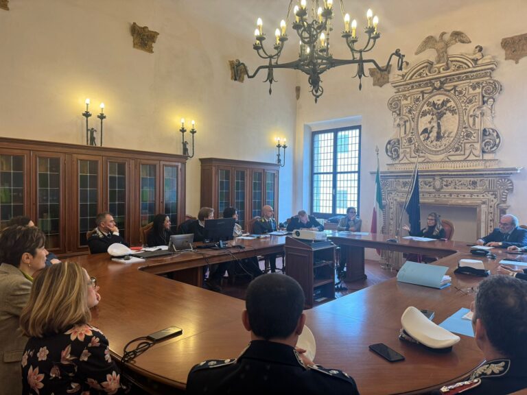 Scuole sicure nel Pesarese, confronto in Prefettura su prevenzione e legalità