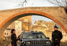 Fossombrone, minaccia un uomo con la motosega: arrestato 45enne