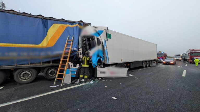 A14, doppio incidente tra Ancona nord e sud: coinvolti cinque mezzi pesanti, due feriti