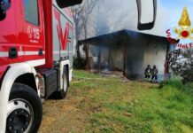 Fiamme in un pagliaio a Piagge: sul posto Vigili del Fuoco e Carabinieri
