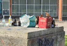 Pesaro, rifiuti al Campus dopo i “100 giorni”. Il sindaco Biancani: «Divertirsi sì, ma non così» (FOTO)