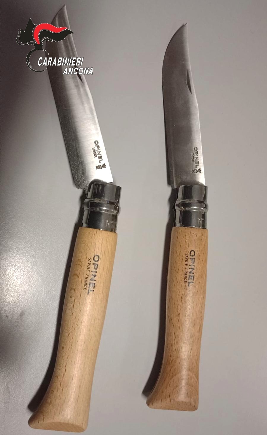 Coltelli sequestrati