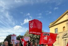 Rider in protesta a Pesaro: “Dietro ogni consegna c’è lavoro precario”