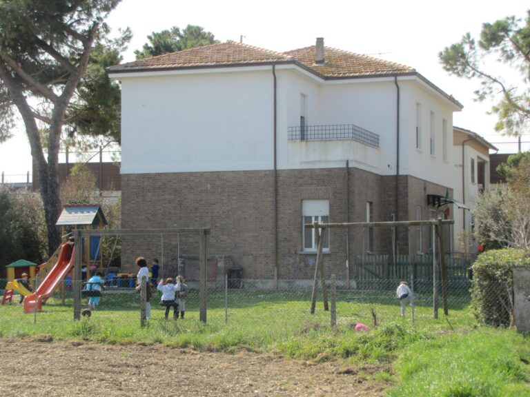 Scuola Verne di Tre Ponti, poche iscrizioni: il Comune cerca soluzioni