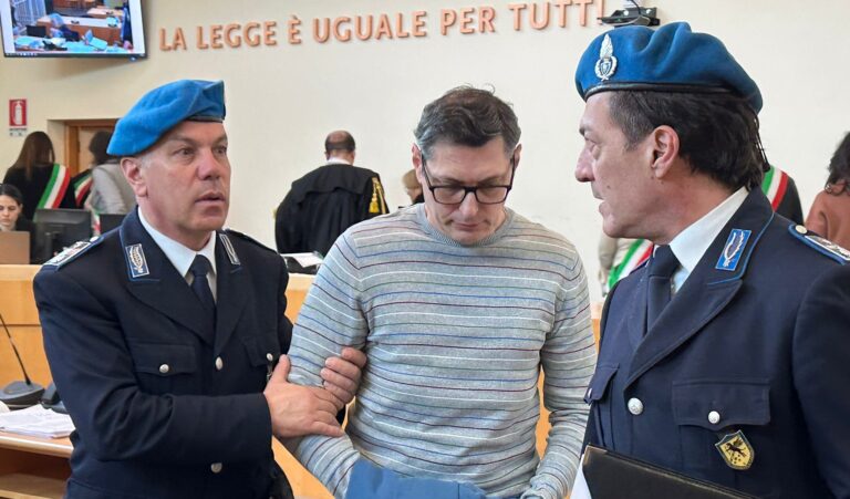 Fano, duplice omicidio dei genitori nel 2024: chiesto l’ergastolo per Luca Ricci