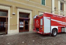 Incendio al Politeama di Fano, Vigili del Fuoco al lavoro (FOTO)