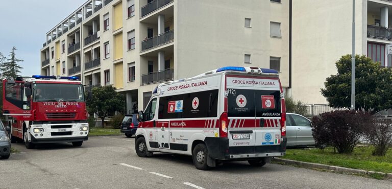 Pesaro, incendio in un appartamento a Villa Fastiggi. Sul posto Vigili del Fuoco e 118