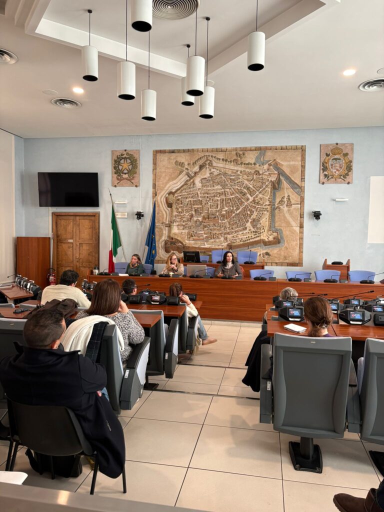 Pesaro vieta il fumo in spiaggia dal 1° aprile