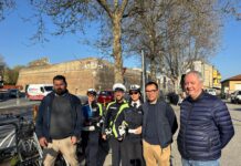 Biciclette abbandonate, il Comune parte dalla stazione: via alla rimozione in città