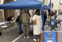 Gazebata di Roberto Vannacci: 200 firme in due giorni a Pesaro