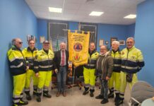 Ucchielli consegna il nuovo stendardo al Gruppo di Protezione Civile Comunale