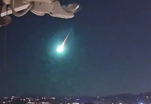 Scia luminosa nei cieli sopra Pesaro: avvistato un bolide nella notte (VIDEO)