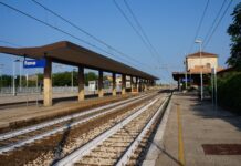 «Stazione di Fano inaccessibile ai disabili». Cesetti (PD) interroga la Giunta: «RFI intervenga per abbattere le barriere»