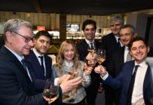 Vinitaly: La premier Meloni brinda con Acquaroli su Terrazza Marche
