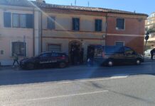 Fano, accoltella genitori e fratellino: due sono gravi, fermato 21enne