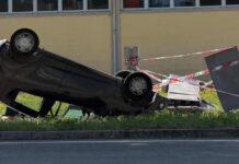 Pesaro, auto si ribalta a Villa Fastiggi: ferito un 50enne