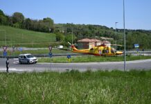 Perde il controllo dello scooter e si schianta contro un camion sulla Statale 16 “Siligate”