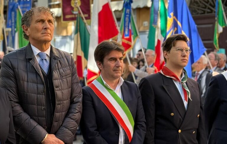 Pesaro – Celebrazioni Liberazione d’Italia, Biancani: «Una data che ci ricorda il dovere di scegliere da che parte stare, perché la libertà non è mai definitiva, va difesa e rinnovata»