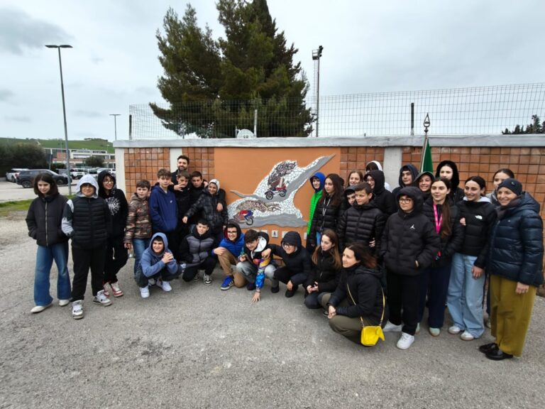 Vallefoglia, inaugurato al campo Spadoni il mosaico “Terra di Piloti e di Motori”