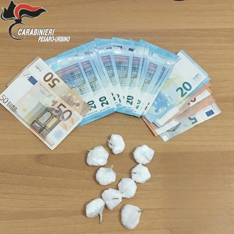 Droga nascosta in un mattone del sottotetto: arrestato a Fermignano