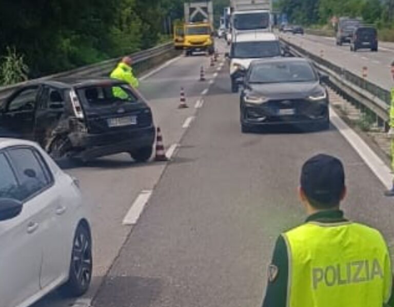 Schianto sulla superstrada a Calcinelli: centra un’auto in panne