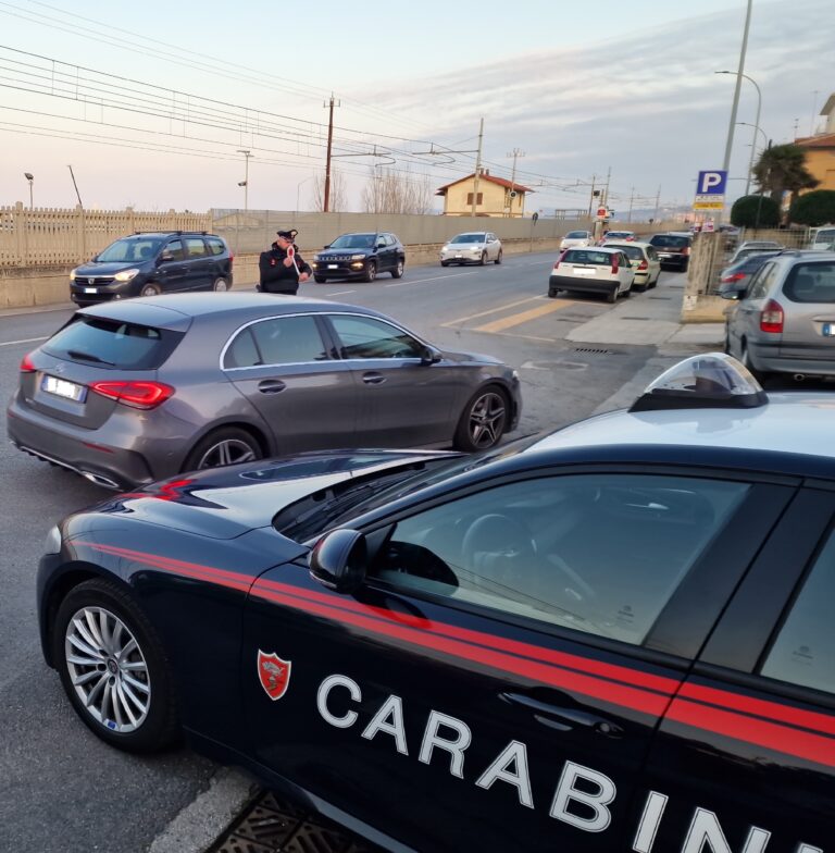 Ruba un’auto a Marotta e fugge ai carabinieri: arrestato dopo l’inseguimento