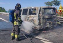 A14, furgone prende fuoco a Civitanova Marche: tratto chiuso per le operazioni di bonifica