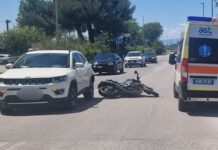 Fano, incidente tra auto e moto in via Chiaruccia: motociclista in ospedale