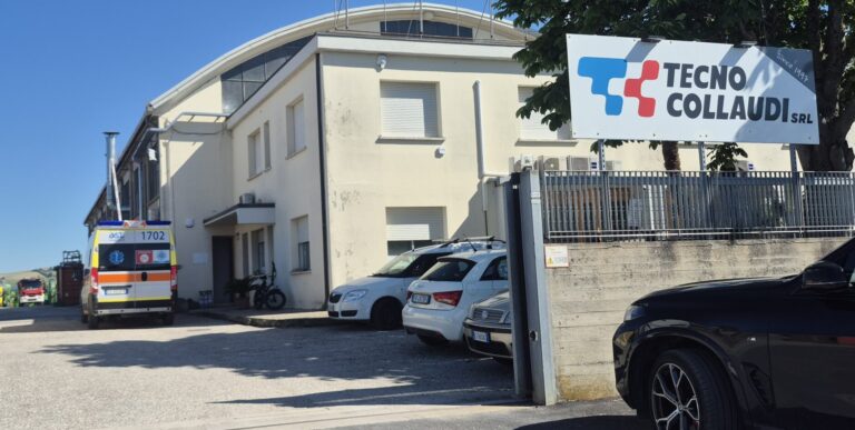 Fano, esplode bombola in azienda: operaio soccorso in eliambulanza