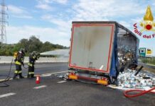 Camion in fiamme sull’A14 tra Senigallia e Marotta: nessun ferito