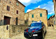 Arcevia, si barrica in casa con una motosega: bloccato dai carabinieri e sottoposto a TSO
