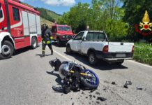 Sassocorvaro Auditore – Scontro tra auto e moto a Caprazzino, motociclista trasportato in ospedale