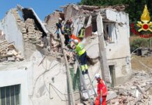 Rosora (AN), esplosione in un casolare: 50enne estratto vivo dalle macerie