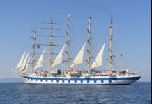 Il Royal Clipper davanti a Pesaro: nove approdi fino al 23 agosto