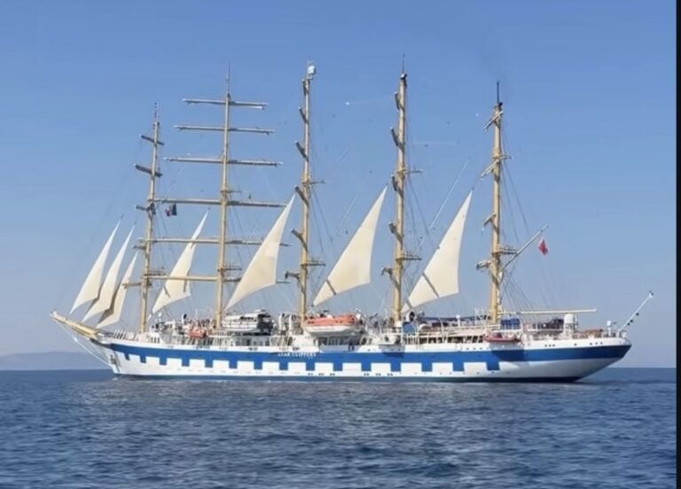 Il Royal Clipper davanti a Pesaro: nove approdi fino al 23 agosto