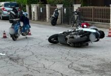 Pesaro, scontro tra Vespa e scooter: due feriti, uno elitrasportato a Torrette