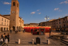 Fano si trasforma in un teatro a cielo aperto con “La città che sogna”