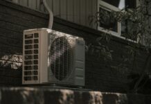 Record afa e caldo, aumenta l’uso dei climatizzatori e il rischio di black-out. I consigli su installazione, posizionamento, temperatura e manutenzione