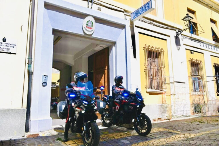Senigallia, scoperto dai Carabinieri un laboratorio domestico per la produzione di marijuana: denunciato un 33enne