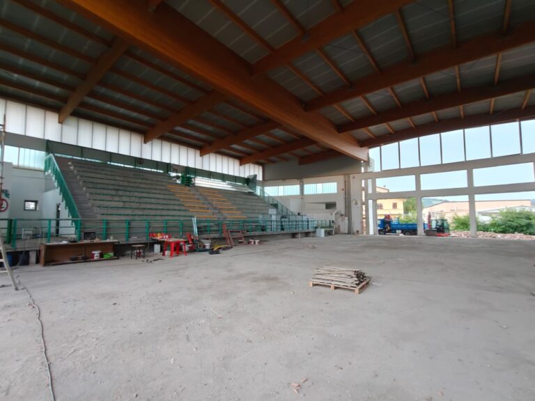 Paladionigi di Montecchio, procedono i lavori di ampliamento: completata la demolizione delle pareti laterali