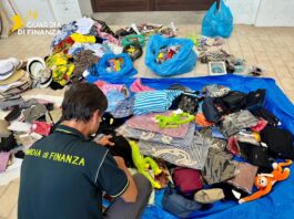 Senigallia, sequestrati 1.800 articoli sulle spiagge: stretta della Guardia di Finanza contro l’abusivismo