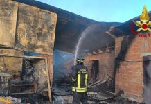 Incendio in un capanno agricolo a Montemaggiore al Metauro, una persona trasportata in ospedale