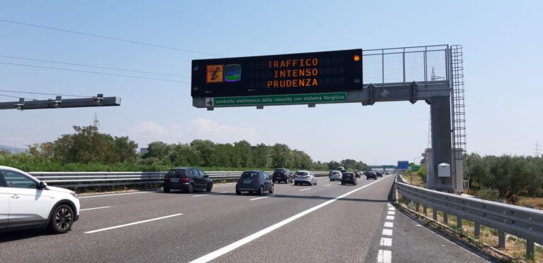 Esodo estivo, primo weekend da bollino nero: attesi oltre 26 milioni di spostamenti