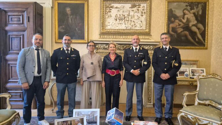 Pesaro – Salvano due vite fuori servizio, elogio del Prefetto agli agenti Nardelli e Simoncelli