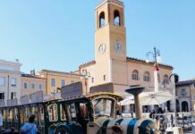 Fano, parte il trenino turistico: da domani nuovo servizio serale tra mare, centro storico e luoghi di interesse