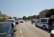 Scontro tra furgone e bici in via Pertini a Fano: ferito 63enne