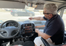 Pesaro, furto nel camper parcheggiato davanti al cimitero: «Sarebbe bello lasciare un mezzo in sosta senza rischi»