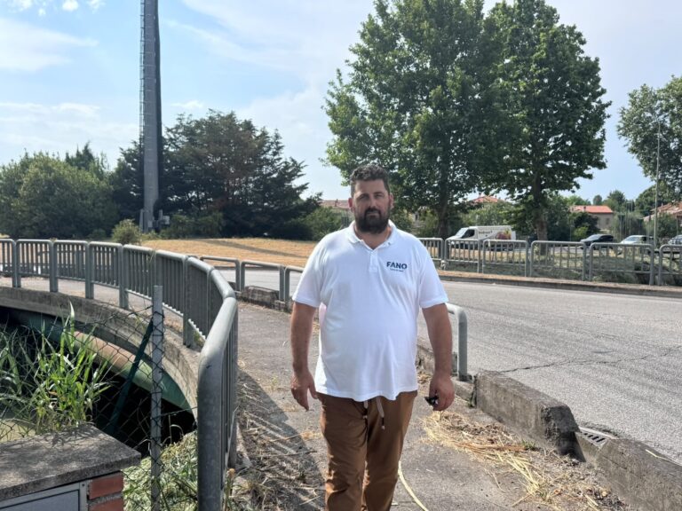 Fano, manutenzione del verde lungo il “Canale Albani”: pulizia delle sponde e disinfestazione contro zanzara tigre