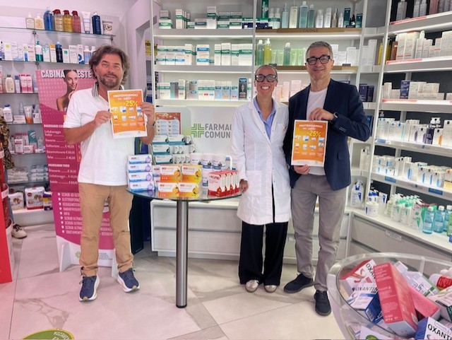 da destra Luca Pieri, presidente Aspes, la farmacista Chiara Cinti, direttrice farmacia di Soria e Oscar Del Vecchio responsabile Aspes settore farmacie